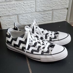 Converse All Star Black and White Chevron Geometric Sneakers Sz 7.5